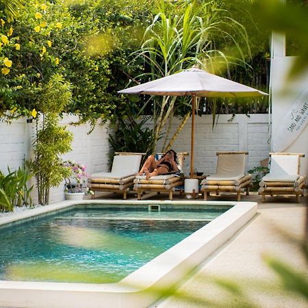 Appartamento The White Bay Lombok Kuta  Esterno foto