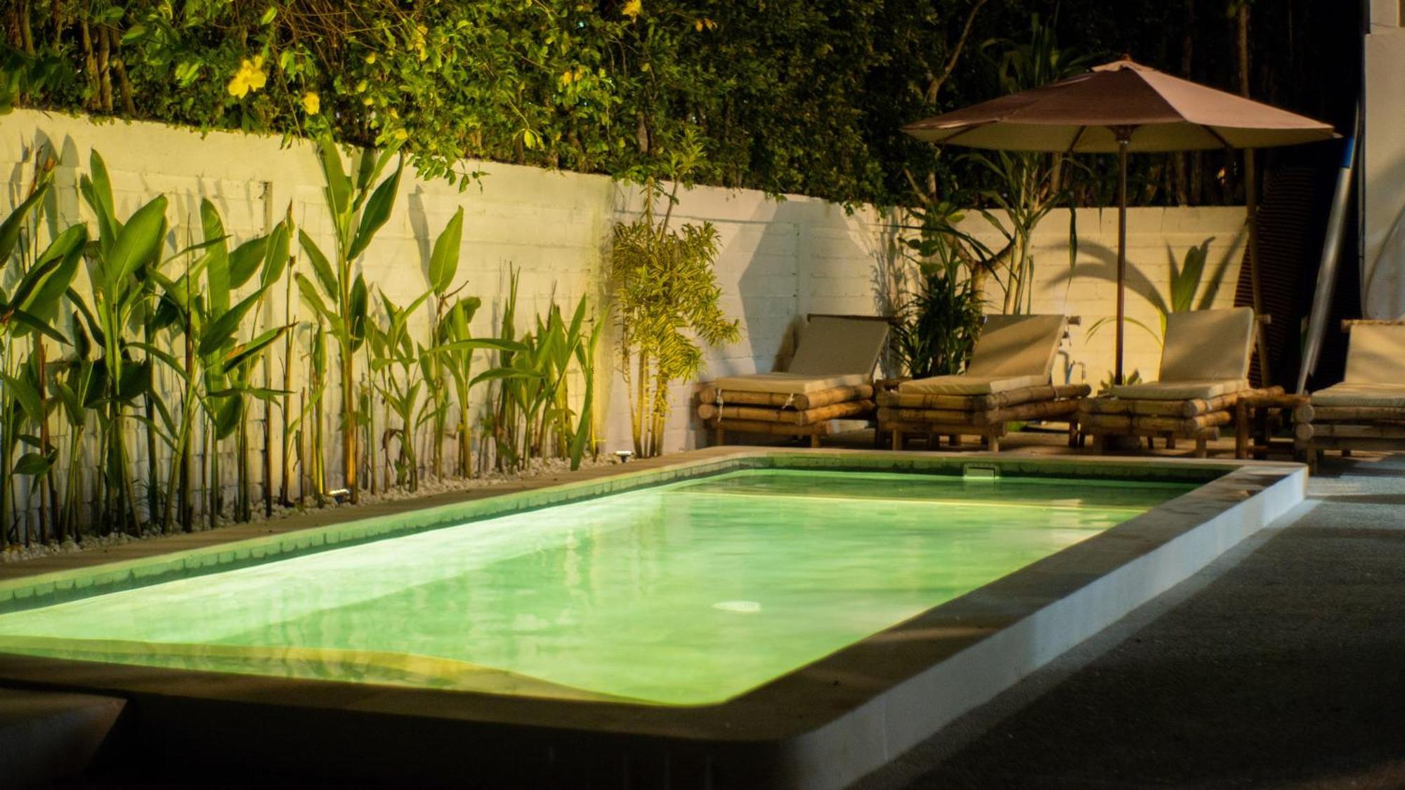 Appartamento The White Bay Lombok Kuta  Esterno foto